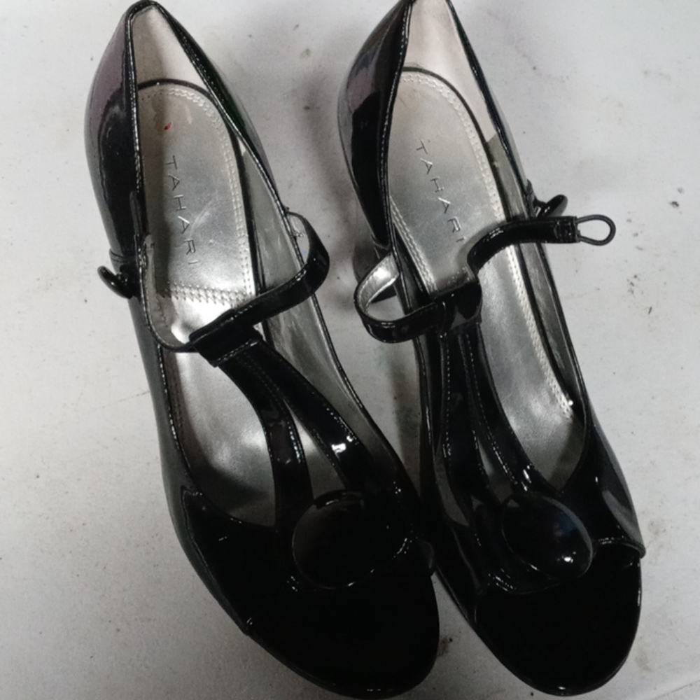 Tahari patent leather heel sandals